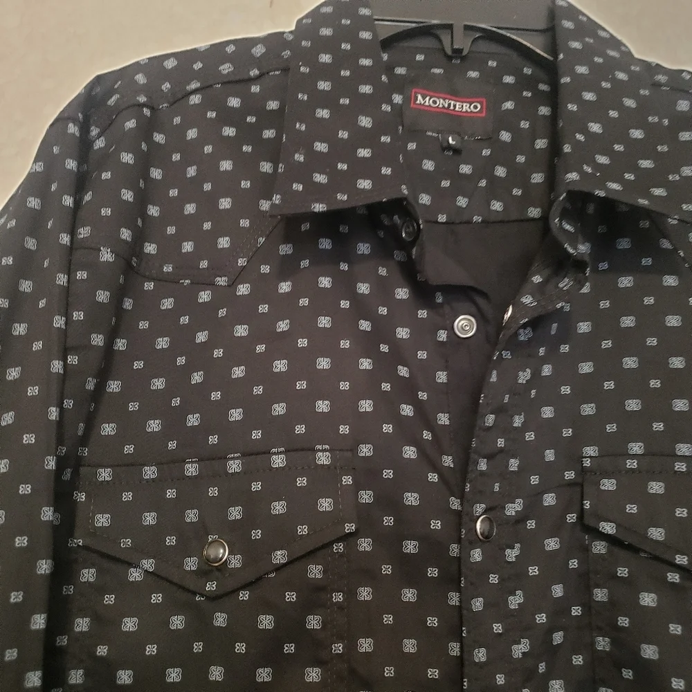 MONTERO..LONG SLEEVE BUTTON UP SHIRT...SIZE:L COLOR:BLACK-GRAY